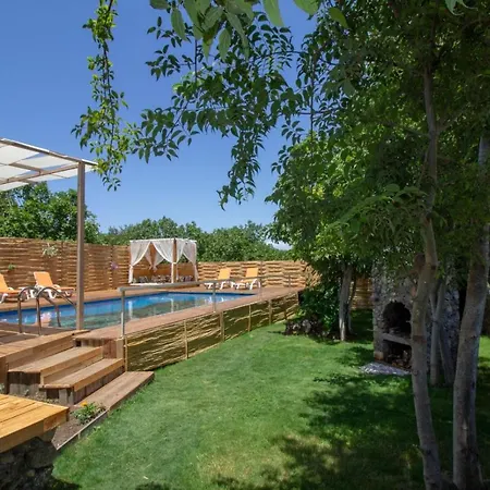 Relish Villalari Vila *