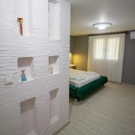 Relish Villalari Vila *